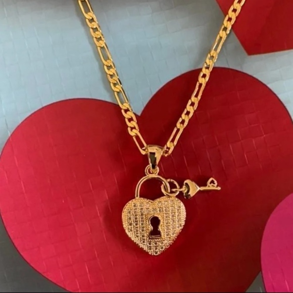 HEART LOCK & KEY PENDANT 2
